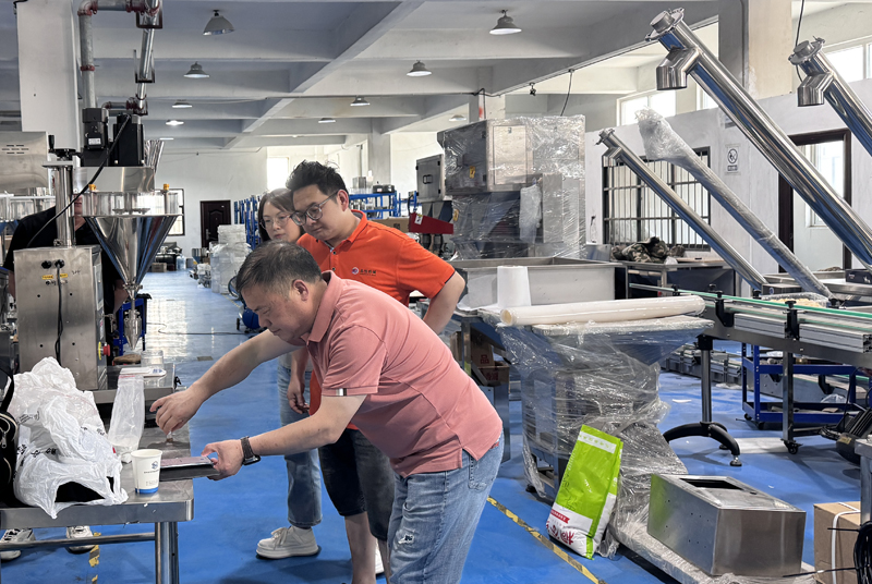 辽宁客户两台花生包装机现场